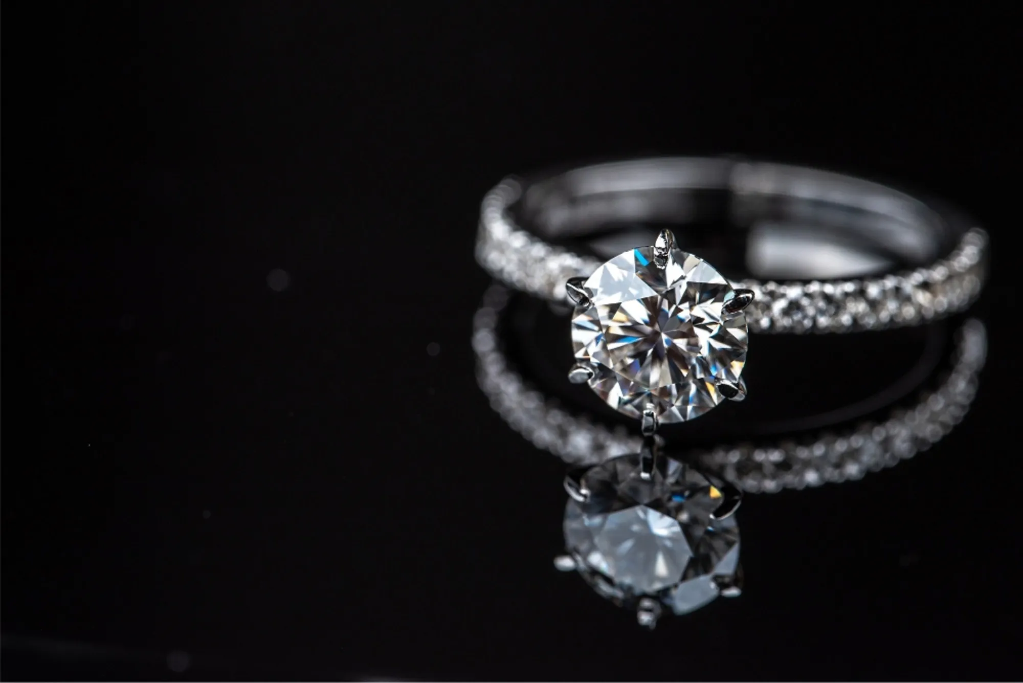 Why-Diamond-Rings-Are-the-Ultimate-Expression-of-Elegance